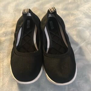 MK black used slip ons size 9 1/2